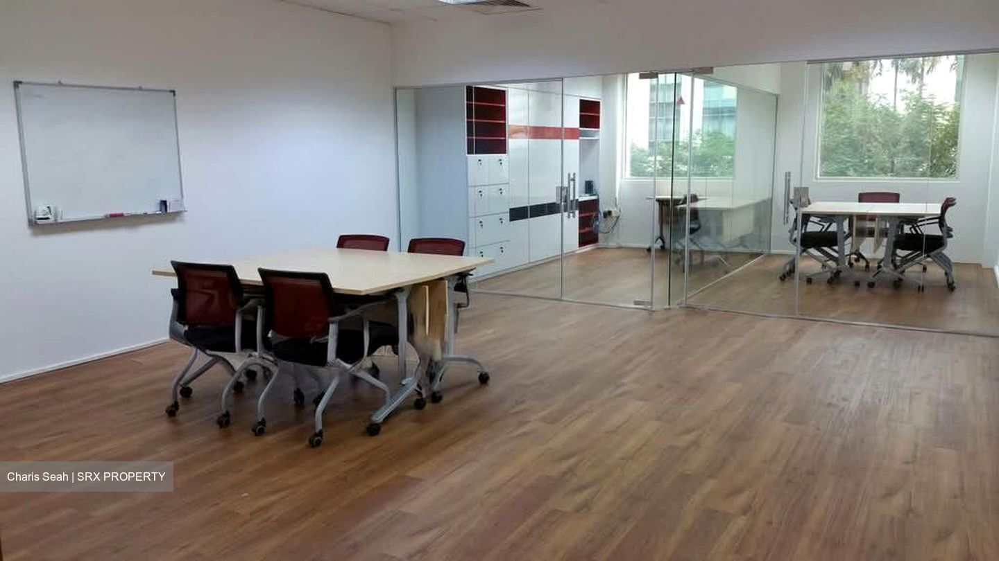 Burlington Square (D7), Office #570479111